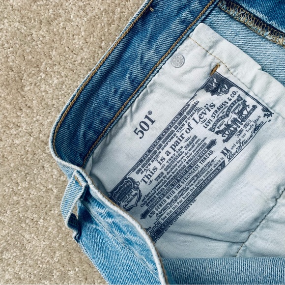 Levi’s 501 high-rise denim shorts. Size W28. - Picture 5 of 6